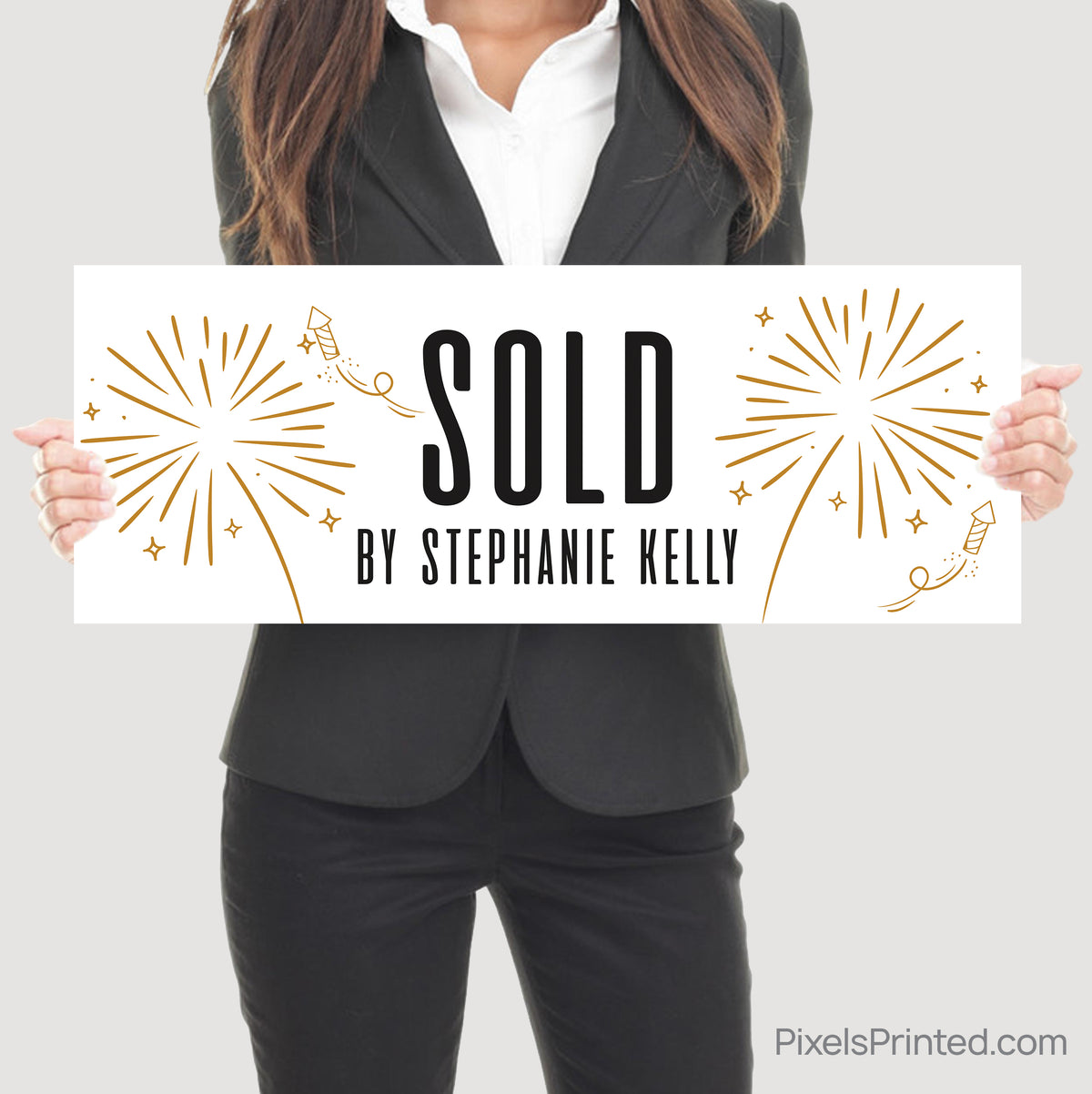 realtor closing photo sign with homeowners for social media